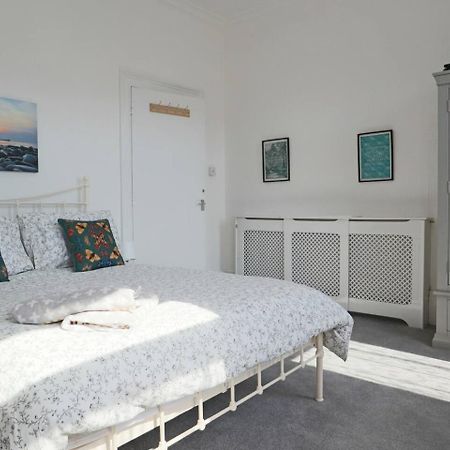 4 Bed Home 3 Mins From Harbour + Sandy Beach Folkestone Bagian luar foto